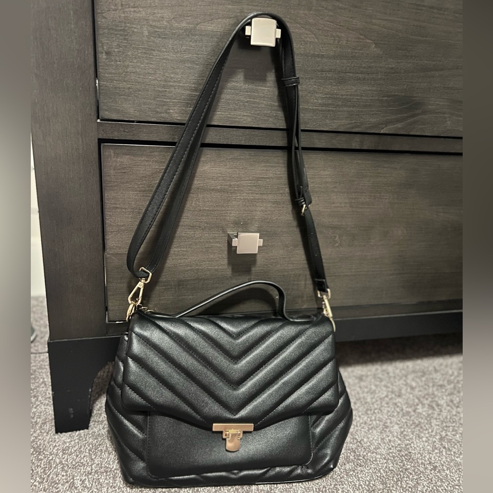Elegant Black Quilted Handbag